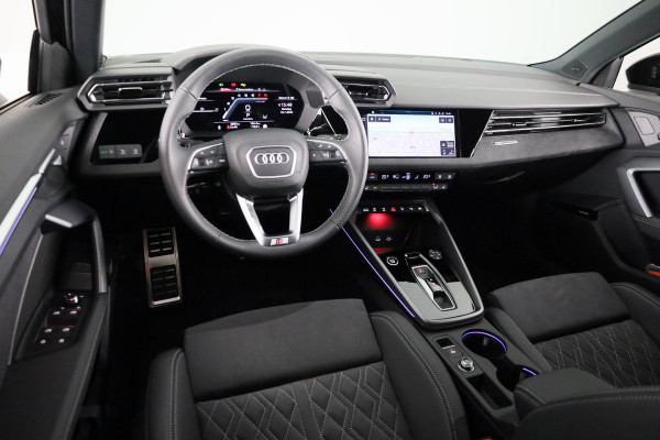 Audi A3 Limousine 35 TFSI S edition 150pk S-tronic | Private lease vanaf € 811,- pm | Facelift | Audi Connect nav&Info plus |  19 inch lichtmetalen velgen | Achteruitrijcamera