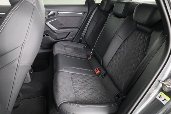 Audi A3 Limousine 35 TFSI S edition 150pk S-tronic | Private lease vanaf € 811,- pm | Facelift | Audi Connect nav&Info plus |  19 inch lichtmetalen velgen | Achteruitrijcamera