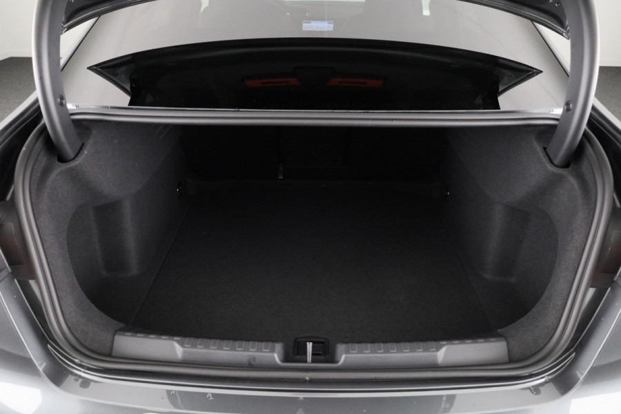 Audi A3 Limousine 35 TFSI S edition 150pk S-tronic | Private lease vanaf € 811,- pm | Facelift | Audi Connect nav&Info plus |  19 inch lichtmetalen velgen | Achteruitrijcamera