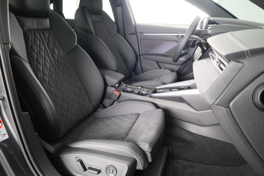 Audi A3 Limousine 35 TFSI S edition 150pk S-tronic | Private lease vanaf € 811,- pm | Facelift | Audi Connect nav&Info plus |  19 inch lichtmetalen velgen | Achteruitrijcamera