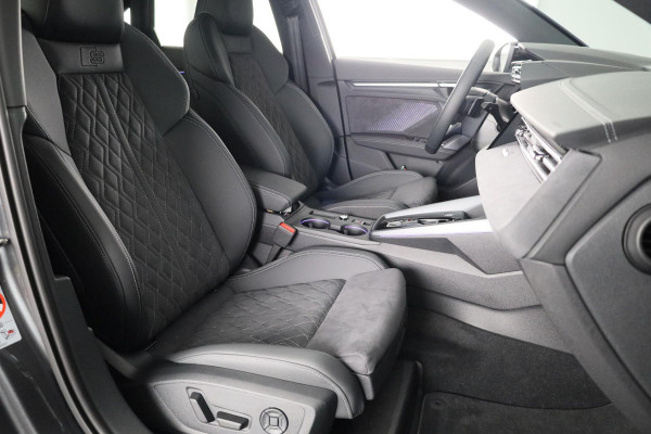 Audi A3 Limousine 35 TFSI S edition 150pk S-tronic | Private lease vanaf € 811,- pm | Facelift | Audi Connect nav&Info plus |  19 inch lichtmetalen velgen | Achteruitrijcamera
