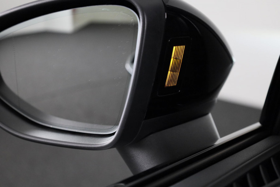 Audi A3 Limousine 35 TFSI S edition 150pk S-tronic | Private lease vanaf € 811,- pm | Facelift | Audi Connect nav&Info plus |  19 inch lichtmetalen velgen | Achteruitrijcamera