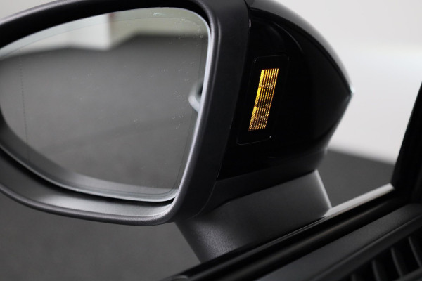 Audi A3 Limousine 35 TFSI S edition 150pk S-tronic | Private lease vanaf € 811,- pm | Facelift | Audi Connect nav&Info plus |  19 inch lichtmetalen velgen | Achteruitrijcamera