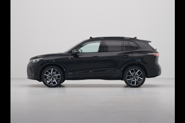 Volkswagen Tiguan R-Line Edition - eHybrid | 'App-Connect' draadloze smartphone integratie | Automatische afstandsregeling (Adaptive Cruise Control) | Black Style Pakket
