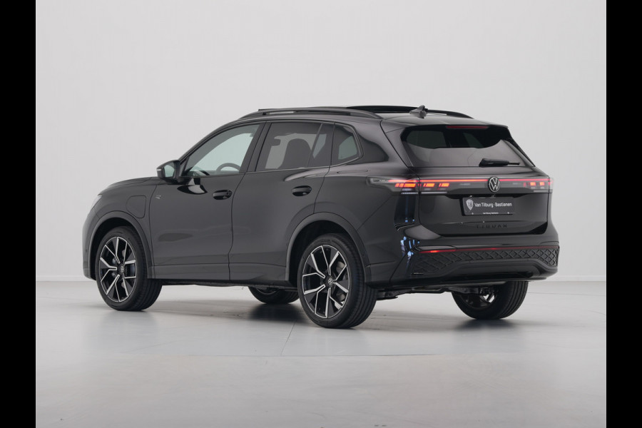 Volkswagen Tiguan R-Line Edition - eHybrid | 'App-Connect' draadloze smartphone integratie | Automatische afstandsregeling (Adaptive Cruise Control) | Black Style Pakket