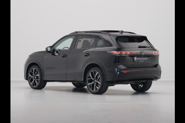 Volkswagen Tiguan R-Line Edition - eHybrid | 'App-Connect' draadloze smartphone integratie | Automatische afstandsregeling (Adaptive Cruise Control) | Black Style Pakket