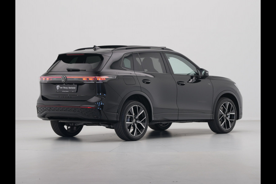 Volkswagen Tiguan R-Line Edition - eHybrid | 'App-Connect' draadloze smartphone integratie | Automatische afstandsregeling (Adaptive Cruise Control) | Black Style Pakket