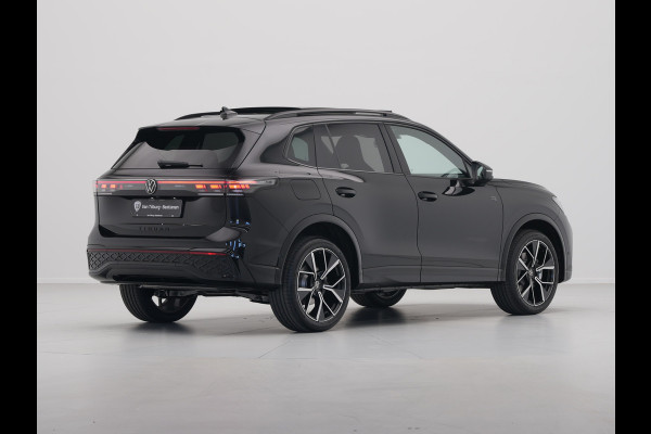 Volkswagen Tiguan R-Line Edition - eHybrid | 'App-Connect' draadloze smartphone integratie | Automatische afstandsregeling (Adaptive Cruise Control) | Black Style Pakket