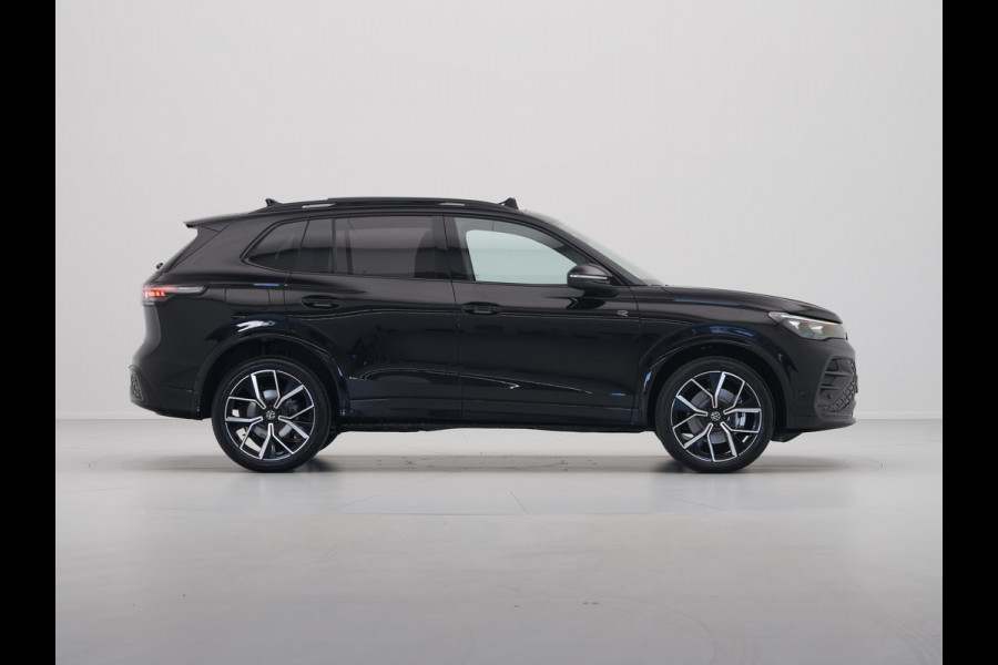 Volkswagen Tiguan R-Line Edition - eHybrid | 'App-Connect' draadloze smartphone integratie | Automatische afstandsregeling (Adaptive Cruise Control) | Black Style Pakket