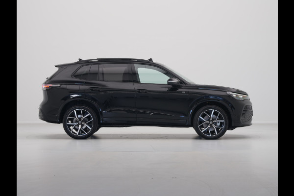 Volkswagen Tiguan R-Line Edition - eHybrid | 'App-Connect' draadloze smartphone integratie | Automatische afstandsregeling (Adaptive Cruise Control) | Black Style Pakket