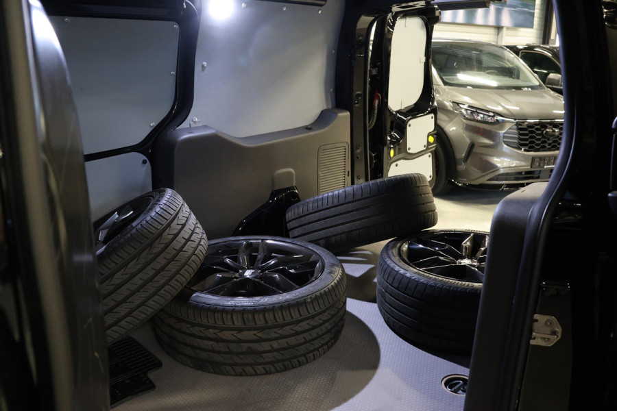 Ford Transit Connect 1.5 EcoBlue L2 Sport 120 PK | 8-Traps Automaat | L+R Schuifdeur | Navigatie | Camera | CarPlay | Keyless Go | Climate control | Stoelverwarming | Trekhaak | Lederen bekleding | DAB | Dealer onderhouden
