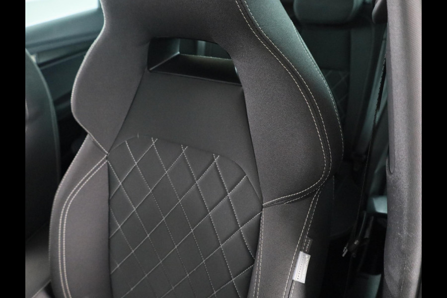 Škoda Karoq 1.5 TSI ACT Sportline Business 150pk DSG | Panoramadak | 19 inch Lichtmetalen velgen | Navigatie | Virtual Cockpit