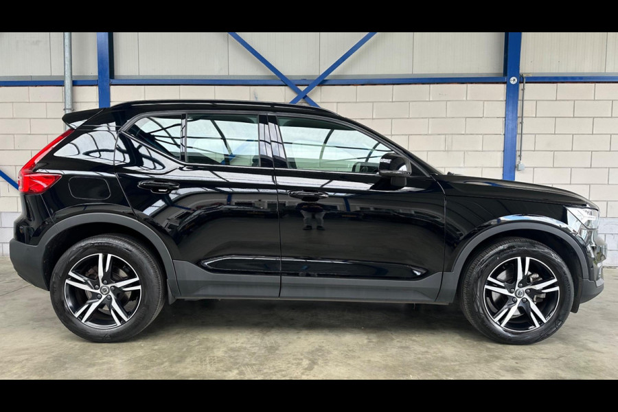 Volvo XC40 2.0 B4 R-Design Pano| Blis|Keyless|R-Camera|Full