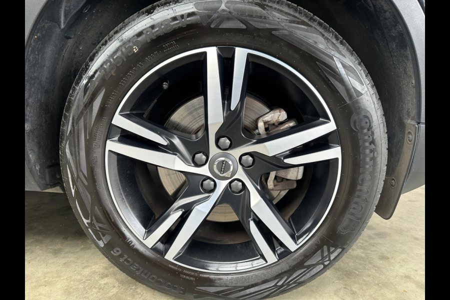 Volvo XC40 2.0 B4 R-Design Pano| Blis|Keyless|R-Camera|Full