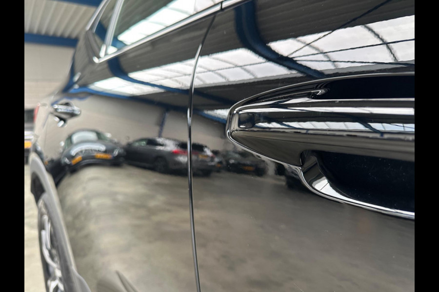 Volvo XC40 2.0 B4 R-Design Pano| Blis|Keyless|R-Camera|Full