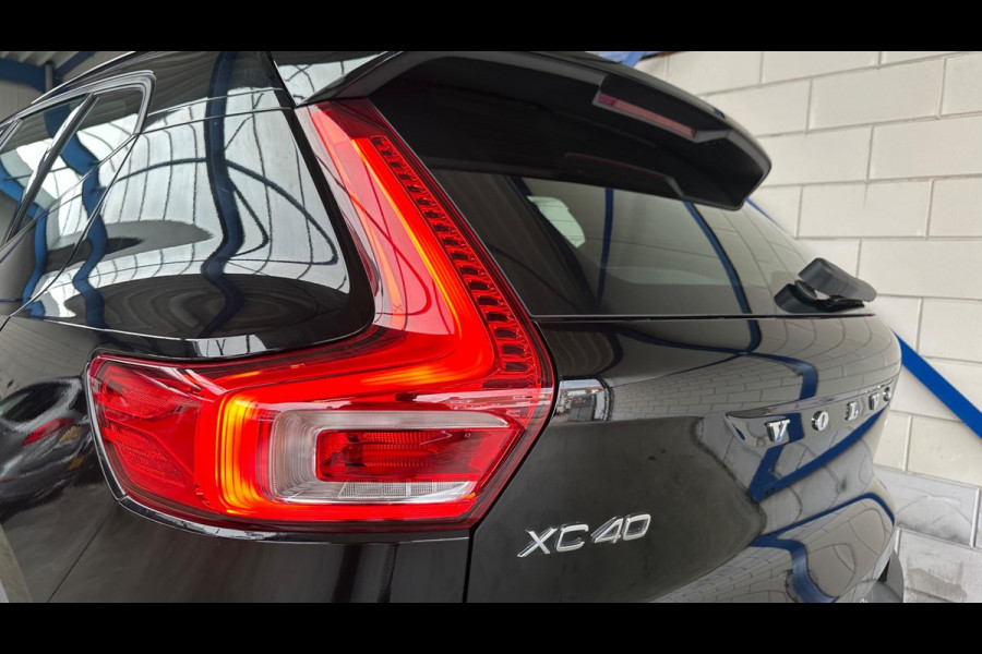 Volvo XC40 2.0 B4 R-Design Pano| Blis|Keyless|R-Camera|Full