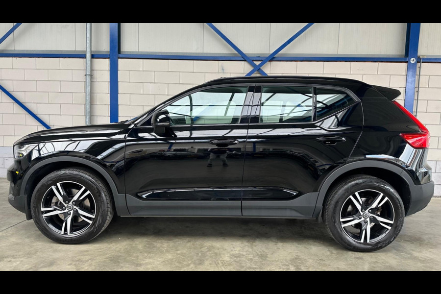 Volvo XC40 2.0 B4 R-Design Pano| Blis|Keyless|R-Camera|Full