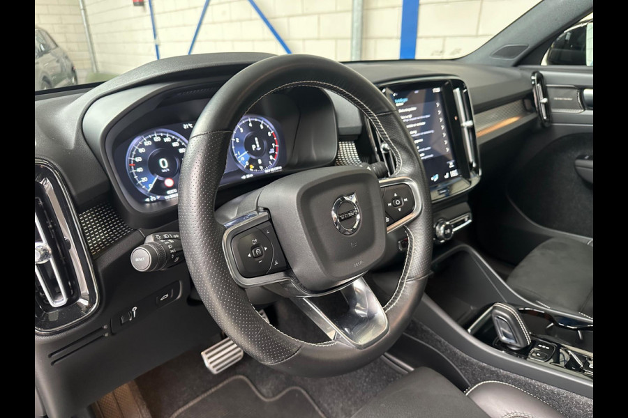 Volvo XC40 2.0 B4 R-Design Pano| Blis|Keyless|R-Camera|Full