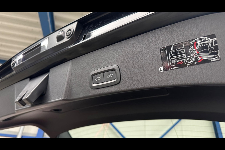 Volvo XC40 2.0 B4 R-Design Pano| Blis|Keyless|R-Camera|Full