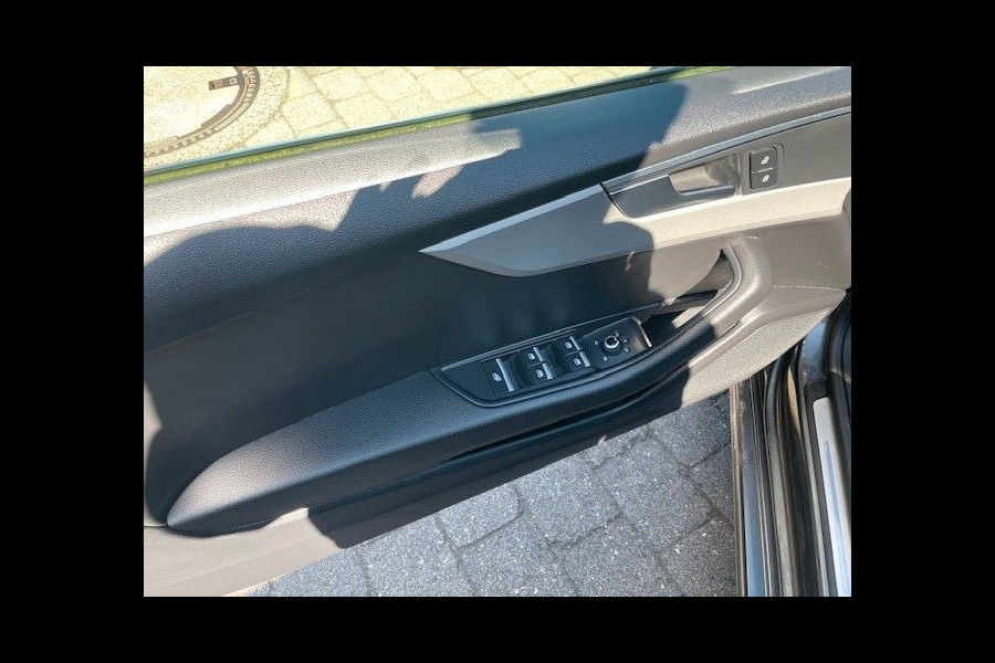 Audi A5 Cabriolet 40 Tfsi S-Tronic (150kW/204pk) ** MATRIX, LEDER, VIRTUAL, NEKVERW, 18-inch LMV, ADAPT. CRUISE ** 1e EIG - € 28.600,= onder NP ** ** INFORMEER OOK NAAR ONZE AANTREKKELIJKE FINANCIAL-LEASE TARIEVEN **