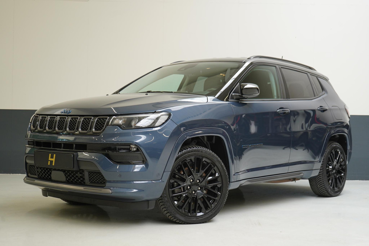 Jeep Compass 4xe 240 Plug-in Hybrid Electric S | Leder | Navigatie | Achteruitrijcamera | Stuurverwarming Jeep Compass 4xe 240 Plug-in Hybrid Electric S | Leder | Navigatie | Achteruitrijcamera | Stuurverwarming