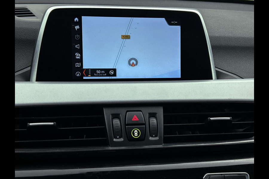 BMW X1 SDrive18i High Executive (Goed OnderH, Trekhaak, Navi, StoelV, Climate control, Etc)