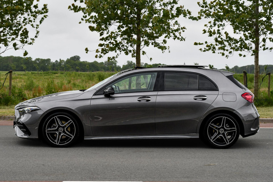 Mercedes-Benz A-Klasse 180 AMG Night ed. Pano, Memory, 360, HUD, Multibeam, Keyless, Trekhaak, Dodeh!