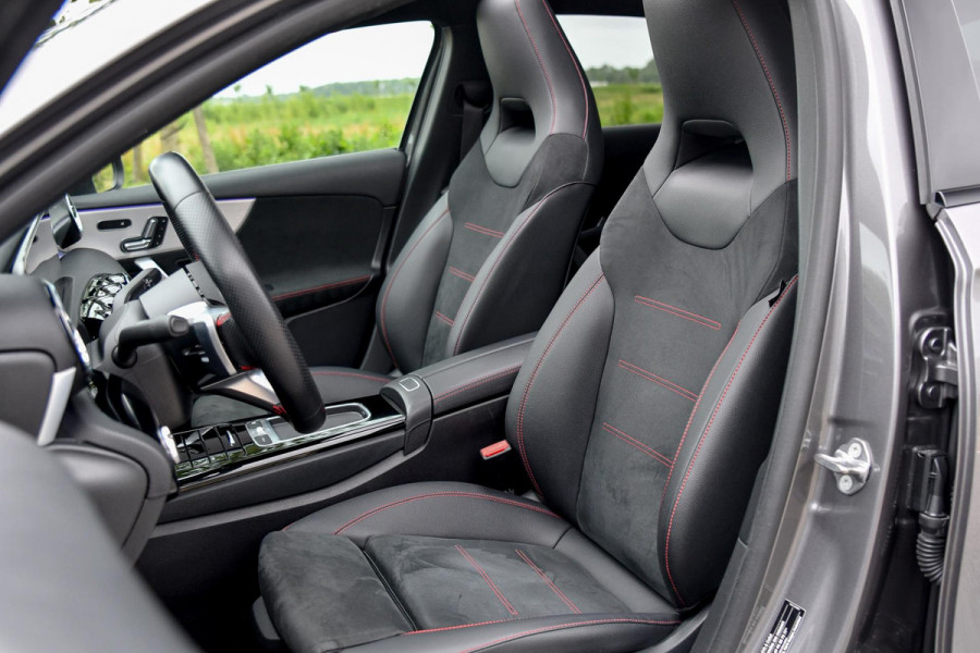 Mercedes-Benz A-Klasse 180 AMG Night ed. Pano, Memory, 360, HUD, Multibeam, Keyless, Trekhaak, Dodeh!