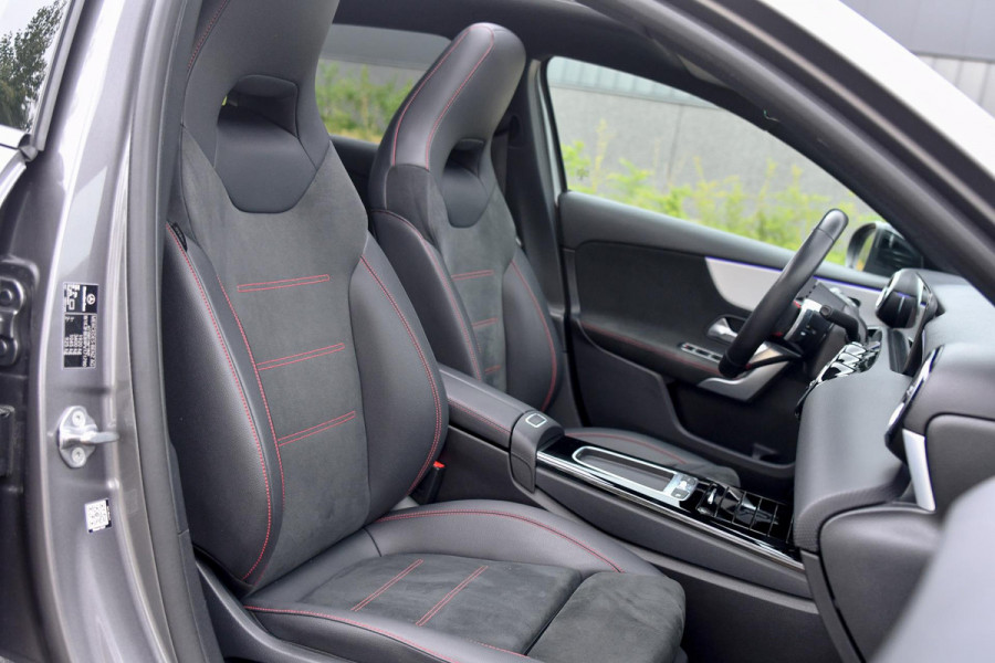 Mercedes-Benz A-Klasse 180 AMG Night ed. Pano, Memory, 360, HUD, Multibeam, Keyless, Trekhaak, Dodeh!