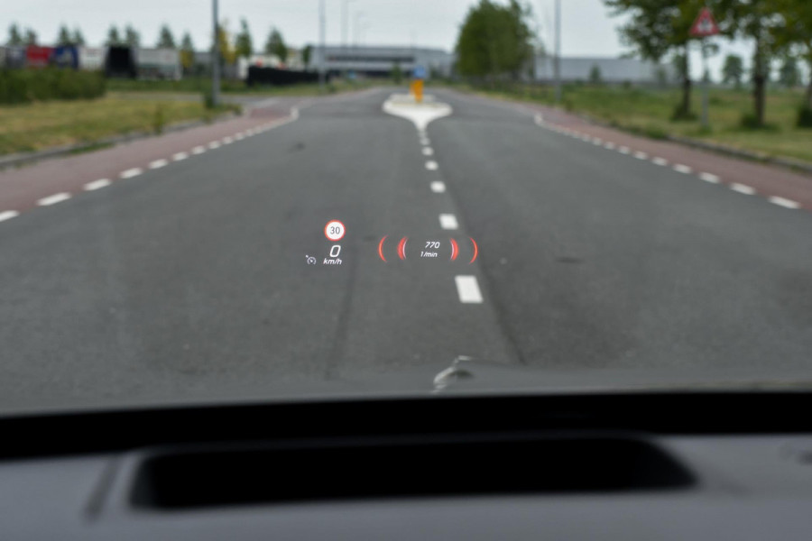Mercedes-Benz A-Klasse 180 AMG Night ed. Pano, Memory, 360, HUD, Multibeam, Keyless, Trekhaak, Dodeh!