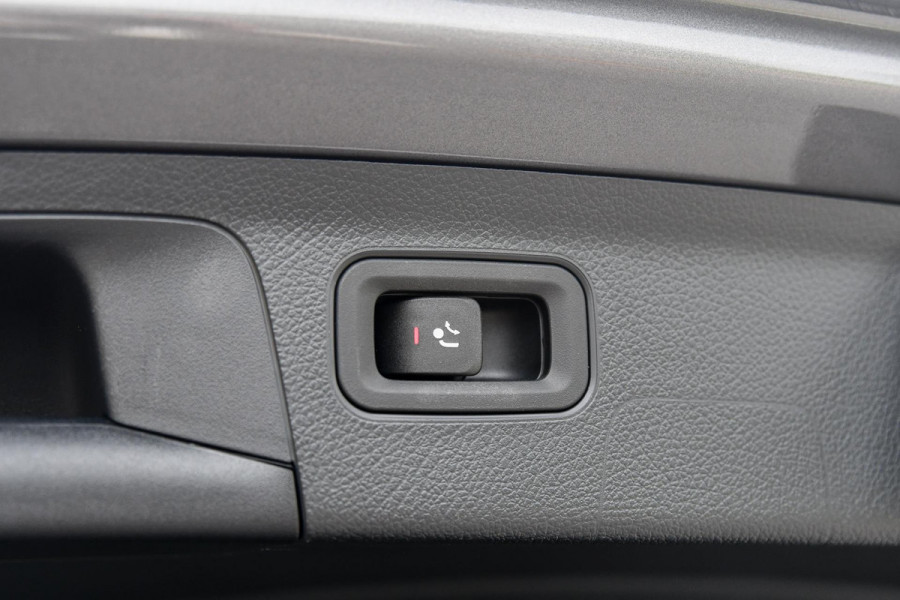 Mercedes-Benz A-Klasse 180 AMG Night ed. Pano, Memory, 360, HUD, Multibeam, Keyless, Trekhaak, Dodeh!