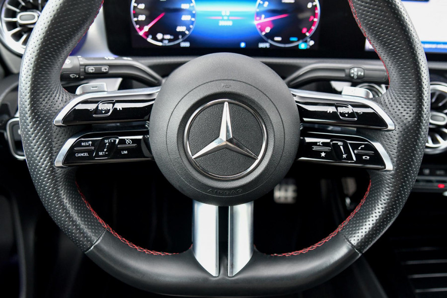 Mercedes-Benz A-Klasse 180 AMG Night ed. Pano, Memory, 360, HUD, Multibeam, Keyless, Trekhaak, Dodeh!