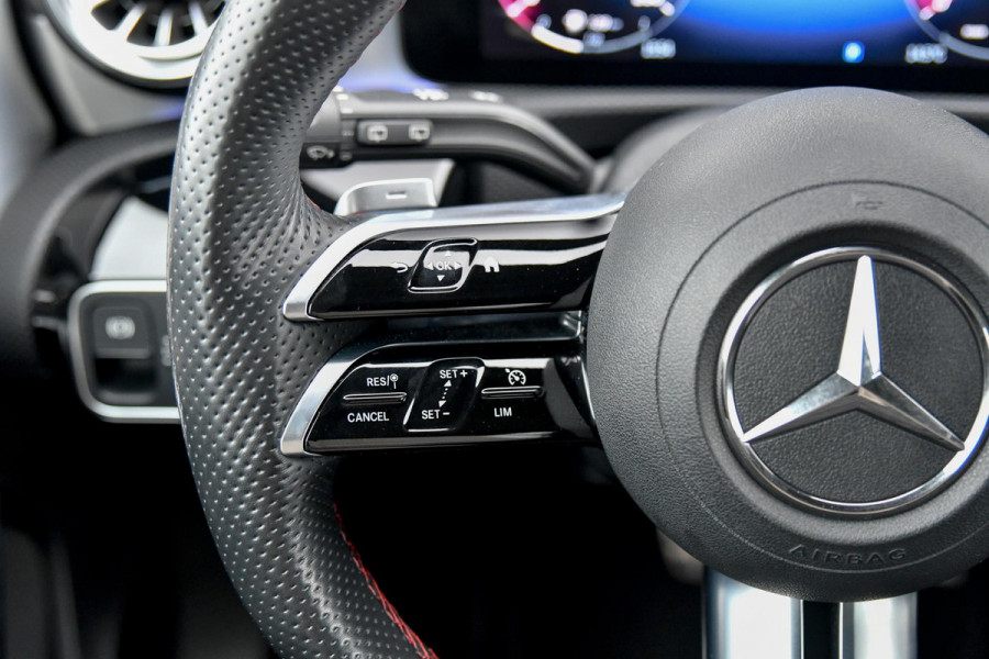 Mercedes-Benz A-Klasse 180 AMG Night ed. Pano, Memory, 360, HUD, Multibeam, Keyless, Trekhaak, Dodeh!