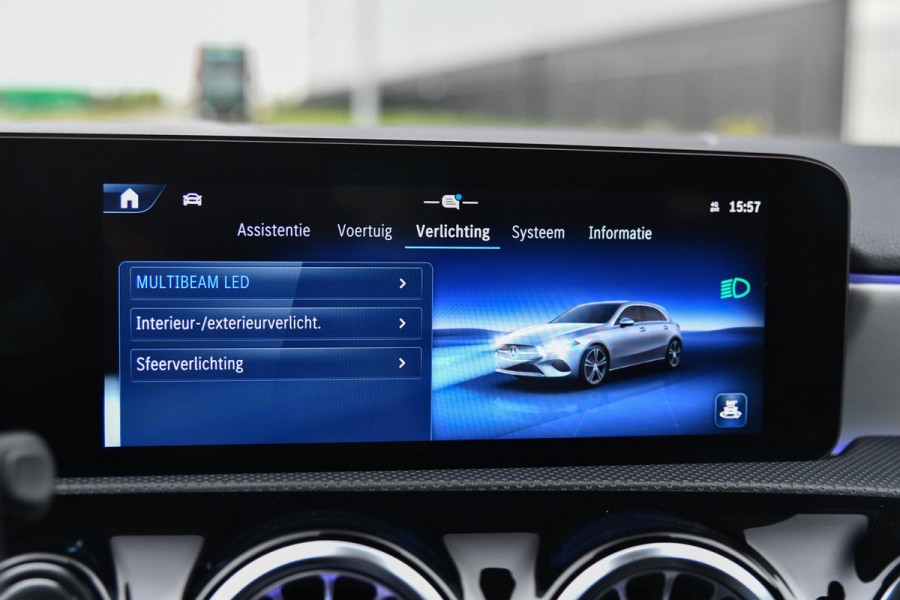 Mercedes-Benz A-Klasse 180 AMG Night ed. Pano, Memory, 360, HUD, Multibeam, Keyless, Trekhaak, Dodeh!