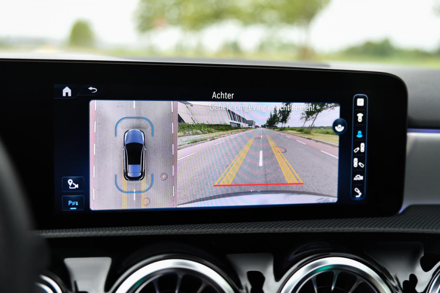 Mercedes-Benz A-Klasse 180 AMG Night ed. Pano, Memory, 360, HUD, Multibeam, Keyless, Trekhaak, Dodeh!