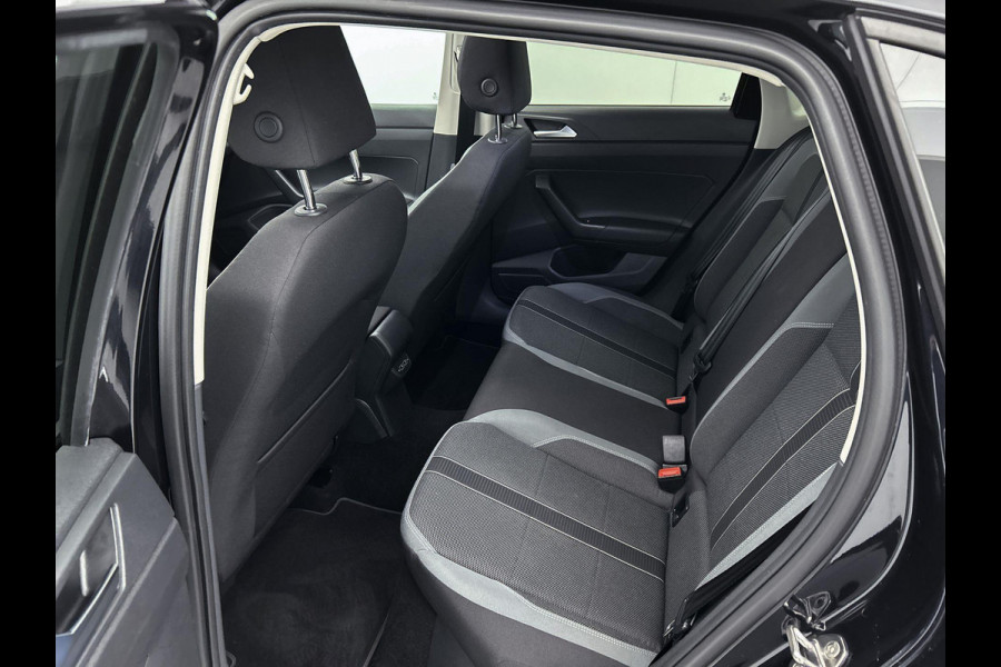 Volkswagen Polo 1.0 TSI Highline R-line (1e eig, NL-auto, Dealer onderH, Panorama, Nav, Carplay, Adaptive Cruise Control, Etc)
