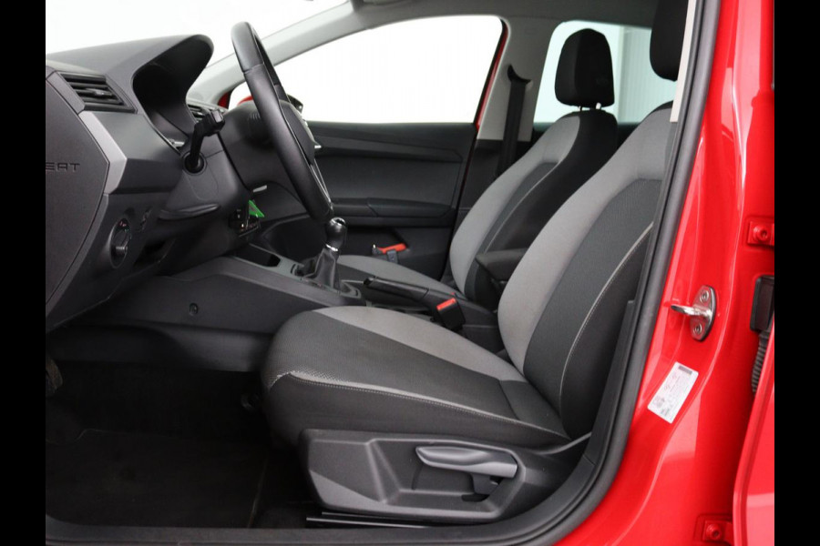 Seat Ibiza 1.0 TSI Style Intens | Carplay | Trekhaak | Navigatie | Climate control | Camera | Cruise control | Parkeerhulp | Bluetooth
