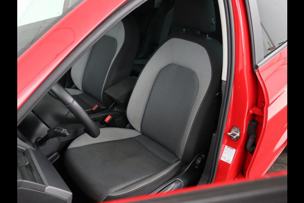 Seat Ibiza 1.0 TSI Style Intens | Carplay | Trekhaak | Navigatie | Climate control | Camera | Cruise control | Parkeerhulp | Bluetooth