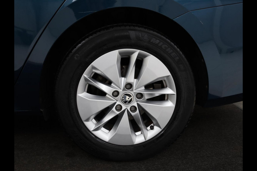 Škoda Octavia 1.0 TSI Business Edition | Stoelverwarming | Camera | Carplay | Full LED | Navigatie | Parkeerhulp | Climate control | Cruise control