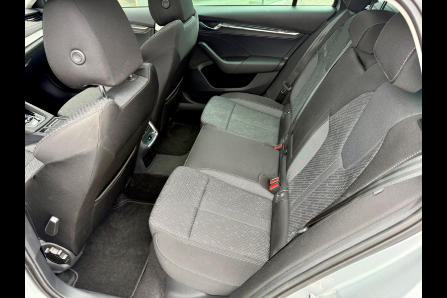 Škoda Octavia Combi 1.0 e-TSI Business Edition Plus Automaat (DSG) Pano, Elek Trekhaak, Virtual Cockpit, CarPlay, Keyless