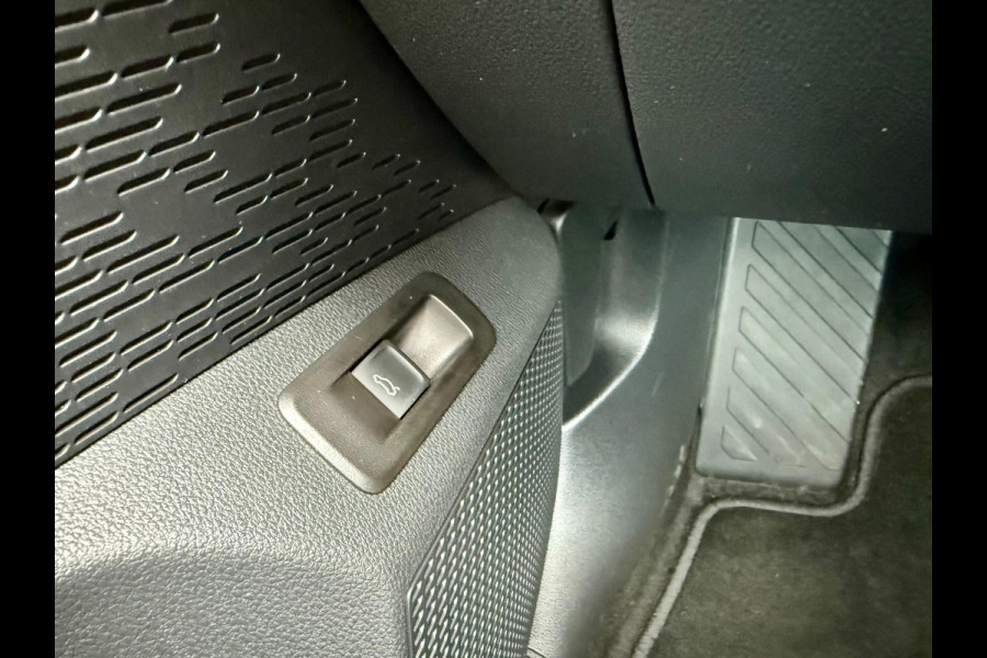 Škoda Octavia Combi 1.0 e-TSI Business Edition Plus Automaat (DSG) Pano, Elek Trekhaak, Virtual Cockpit, CarPlay, Keyless