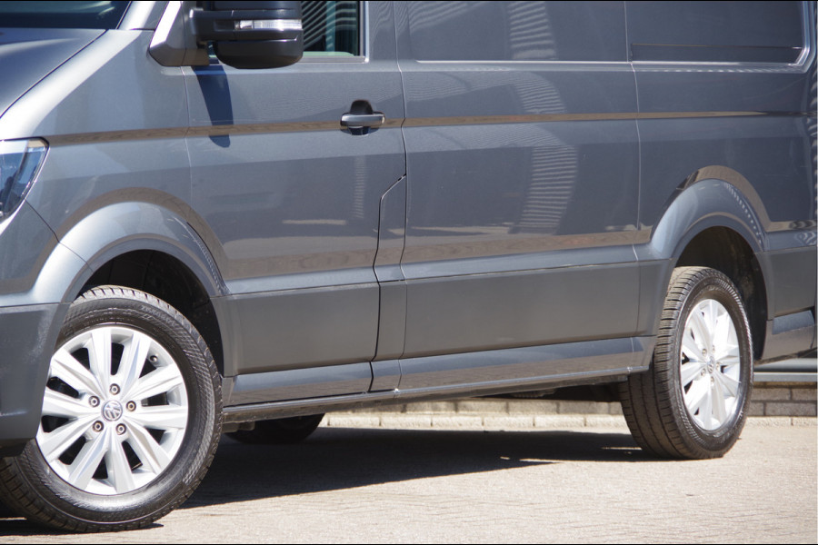 Volkswagen Crafter 35 2.0 TDI L3H3 HIGHLINE 140PK AUT. TREKHAAK, CAMERA, NAVI, CRUISE, AIRCO, NL AUTO, NAP