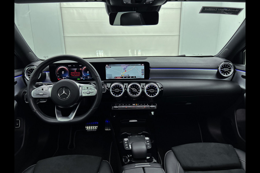 Mercedes-Benz A-Klasse 250 e Business Solution AMG Limited | Multispaaks lichtmetalen velgen | MBUX wide screen | Navigatie | Panoramadak | Parking support Inclusief 24 maanden MB Certified garantie voor Europa.
