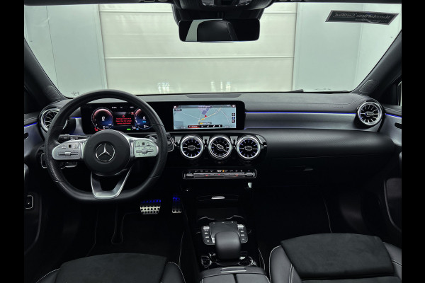 Mercedes-Benz A-Klasse 250 e Business Solution AMG Limited | Multispaaks lichtmetalen velgen | MBUX wide screen | Navigatie | Panoramadak | Parking support Inclusief 24 maanden MB Certified garantie voor Europa.
