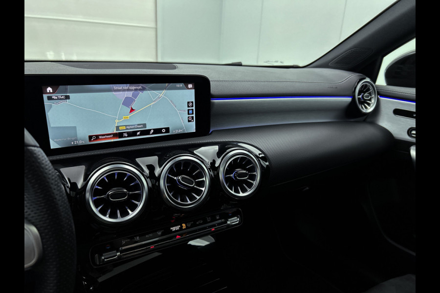 Mercedes-Benz A-Klasse 250 e Business Solution AMG Limited | Multispaaks lichtmetalen velgen | MBUX wide screen | Navigatie | Panoramadak | Parking support Inclusief 24 maanden MB Certified garantie voor Europa.