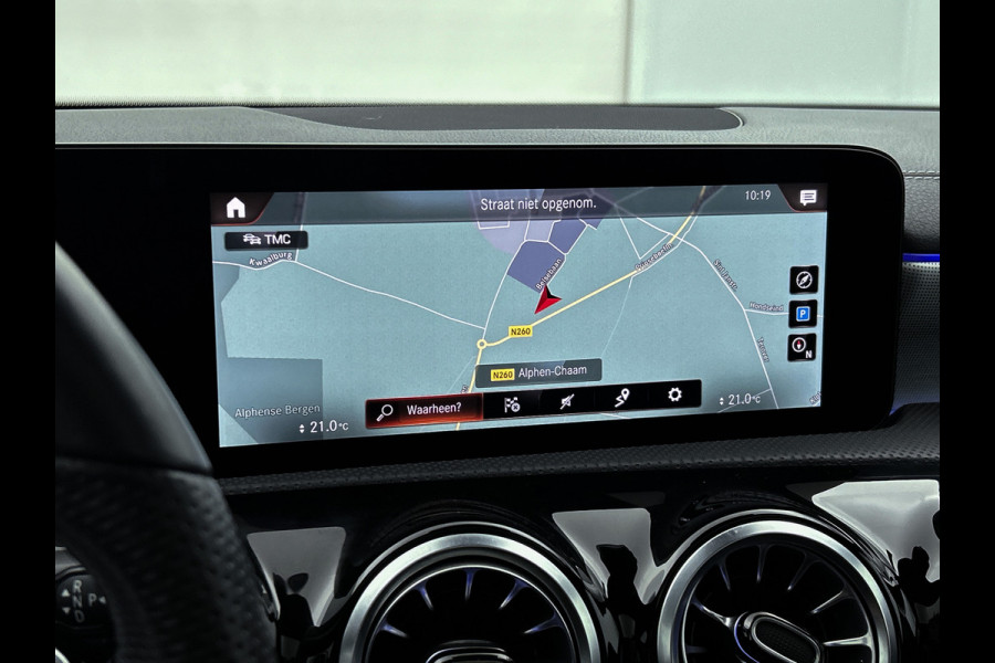 Mercedes-Benz A-Klasse 250 e Business Solution AMG Limited | Multispaaks lichtmetalen velgen | MBUX wide screen | Navigatie | Panoramadak | Parking support Inclusief 24 maanden MB Certified garantie voor Europa.