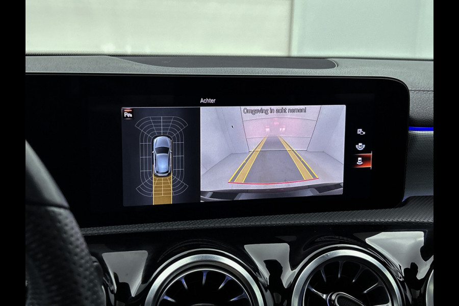 Mercedes-Benz A-Klasse 250 e Business Solution AMG Limited | Multispaaks lichtmetalen velgen | MBUX wide screen | Navigatie | Panoramadak | Parking support Inclusief 24 maanden MB Certified garantie voor Europa.
