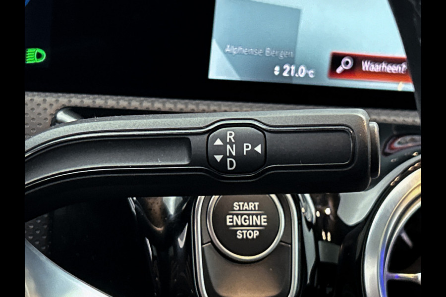 Mercedes-Benz A-Klasse 250 e Business Solution AMG Limited | Multispaaks lichtmetalen velgen | MBUX wide screen | Navigatie | Panoramadak | Parking support Inclusief 24 maanden MB Certified garantie voor Europa.