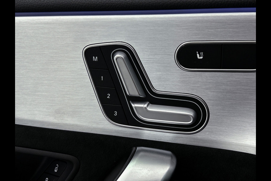 Mercedes-Benz A-Klasse 250 e Business Solution AMG Limited | Multispaaks lichtmetalen velgen | MBUX wide screen | Navigatie | Panoramadak | Parking support Inclusief 24 maanden MB Certified garantie voor Europa.
