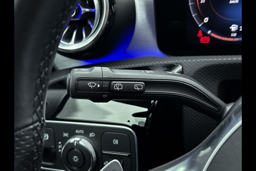Mercedes-Benz A-Klasse 250 e Business Solution AMG Limited | Multispaaks lichtmetalen velgen | MBUX wide screen | Navigatie | Panoramadak | Parking support Inclusief 24 maanden MB Certified garantie voor Europa.